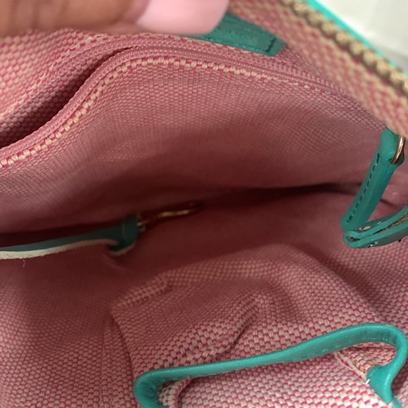 Dooney Bourke crossbody bag in great condition - Picture 3 of 11